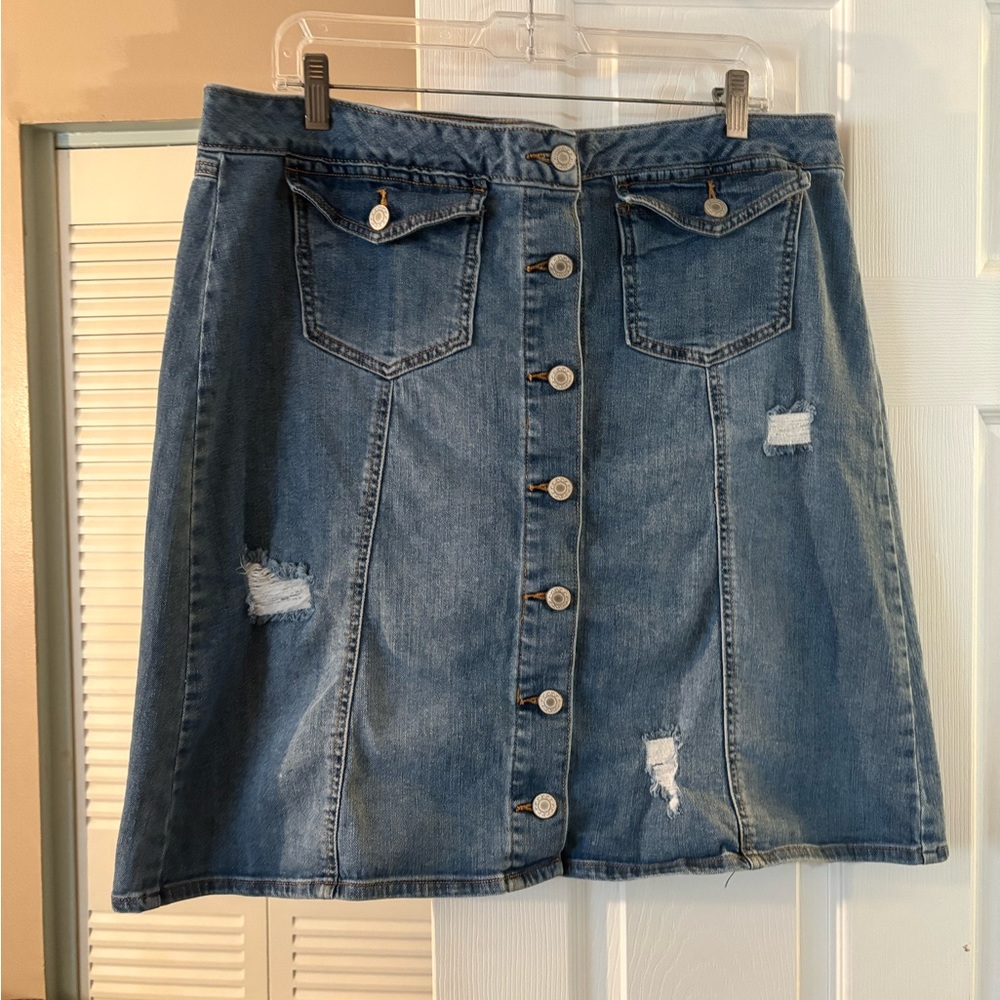 DENIM LADIES BLUE JEAN SKIRT.